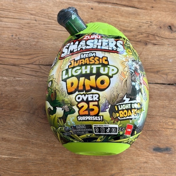 ZURU Smashers Mega Jurassic Light-Up Roaring Dino Toy Egg With 25 Surprises - Picture 2 of 3